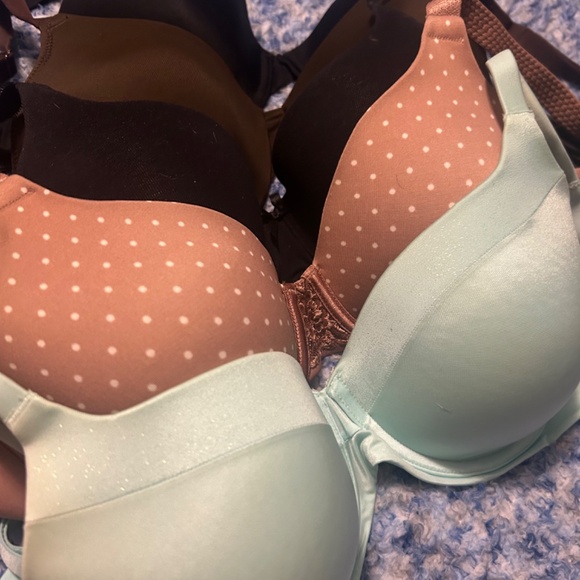 Set of four 36 c underwire padded bras - Picture 3 of 10